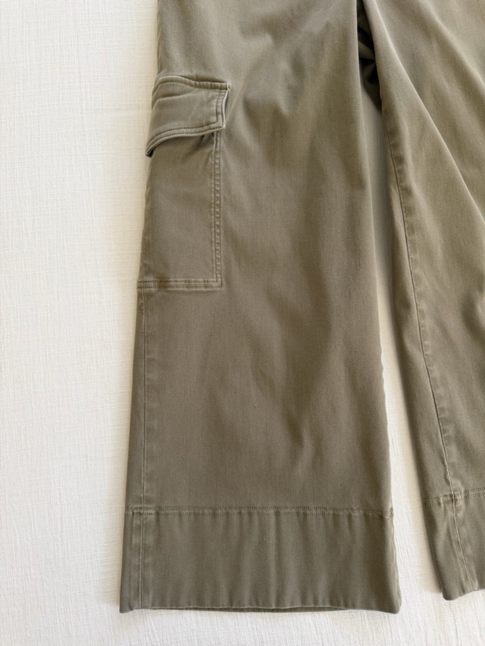 Spanx Stretch Twill Cargo Pants in Olive Size Medium - Picture 7 of 14